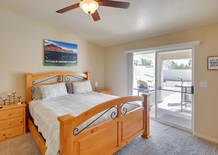 Pool, Hot Tub & Mtn Views: Havasu Home! Holiday home *