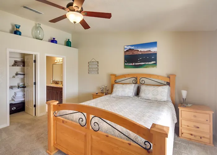 Holiday home Pool, Hot Tub & Mtn Views: Havasu Home! *