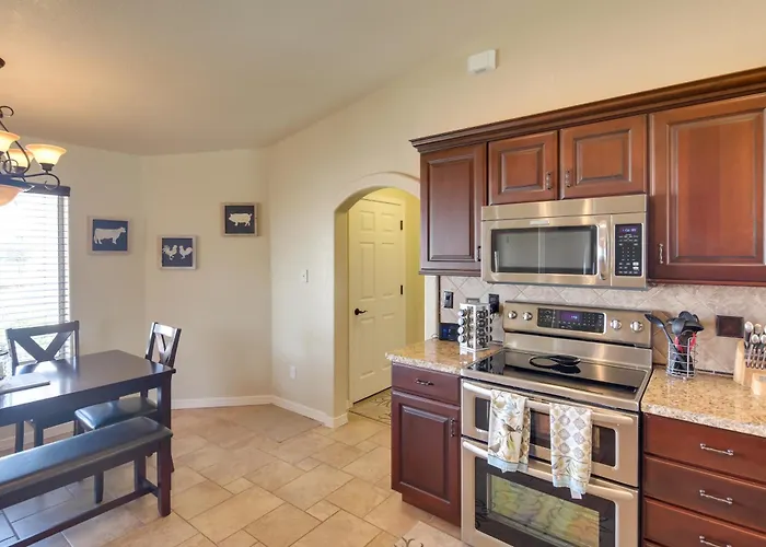 Pool, Hot Tub & Mtn Views: Havasu Home! Lake Havasu City