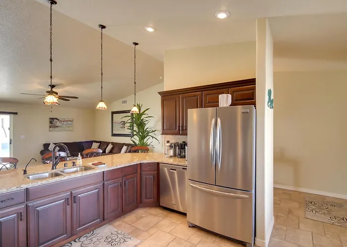 Pool, Hot Tub & Mtn Views: Havasu Home! * Lake Havasu City