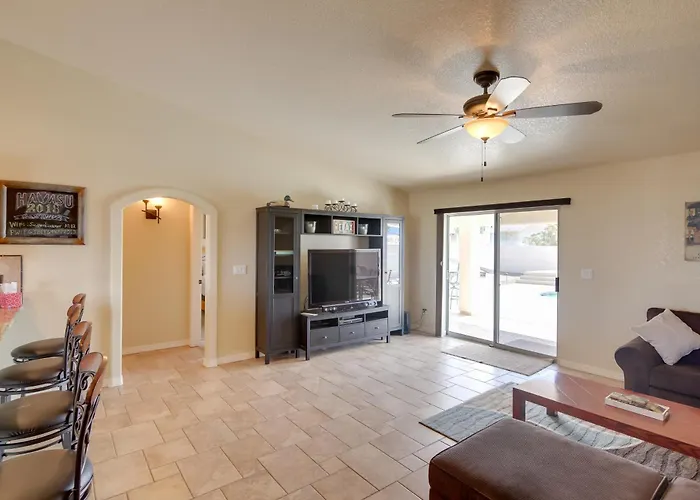Pool, Hot Tub & Mtn Views: Havasu Home! Holiday home