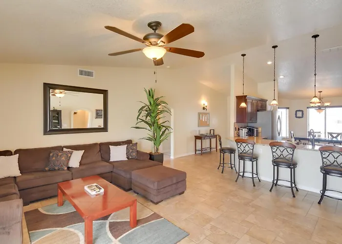 Holiday home Pool, Hot Tub & Mtn Views: Havasu Home! *