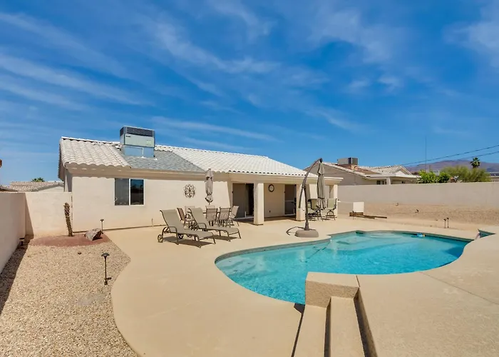 Holiday home Pool, Hot Tub & Mtn Views: Havasu Home!