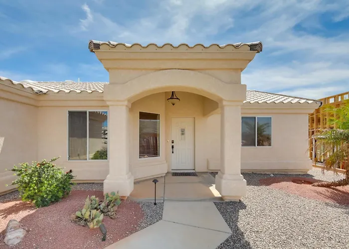 Pool, Hot Tub & Mtn Views: Havasu Home!