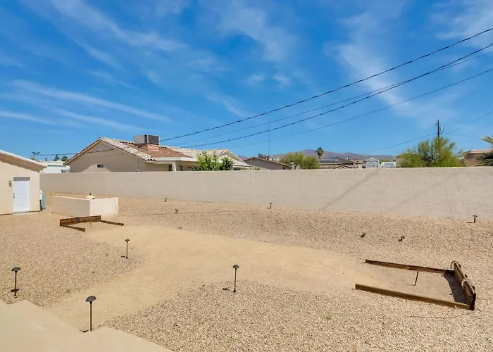 Holiday home Pool, Hot Tub & Mtn Views: Havasu Home!