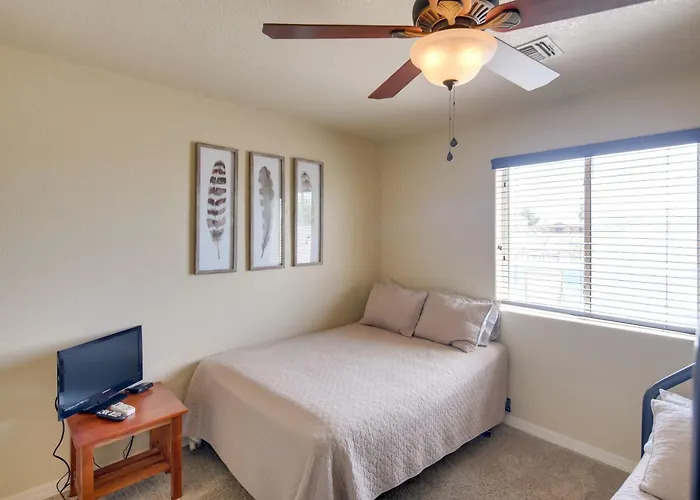 Pool, Hot Tub & Mtn Views: Havasu Home! Holiday home *
