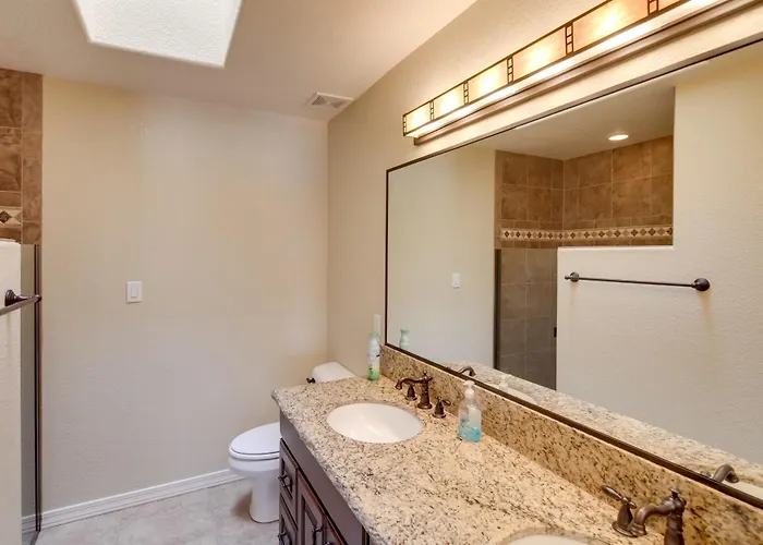 Holiday home Pool, Hot Tub & Mtn Views: Havasu Home! *